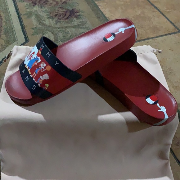 Tommy Hilfiger x Looney Tunes Slides (Limited) - Picture 7 of 11